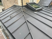 Posed'une fenêtre de toit VELUX sur zinc 