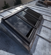Installation d'une verrière 3-en-1 VELUX sur costière isolée